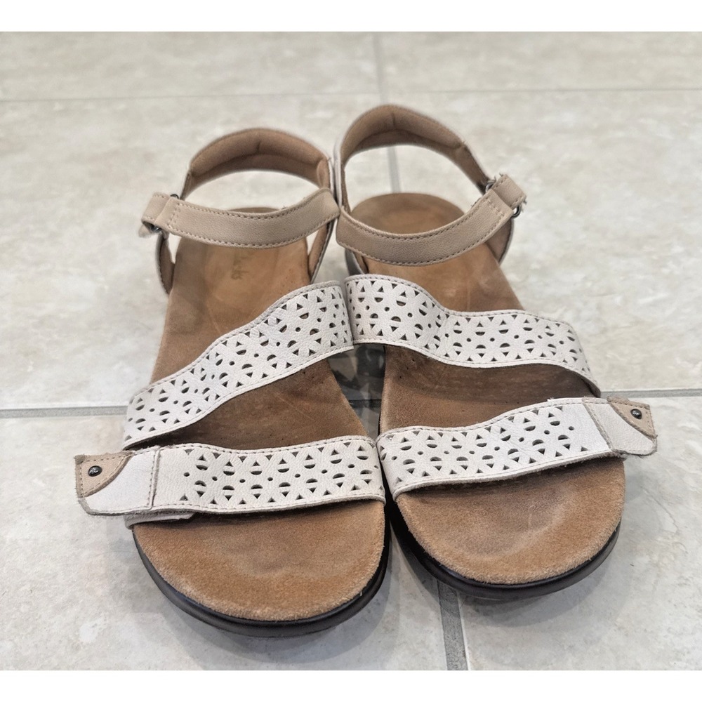 Clarks KILTY WAY Ivory Leather Sandal Laser Cut Adjustable Sz 9.5 Comfort Beach